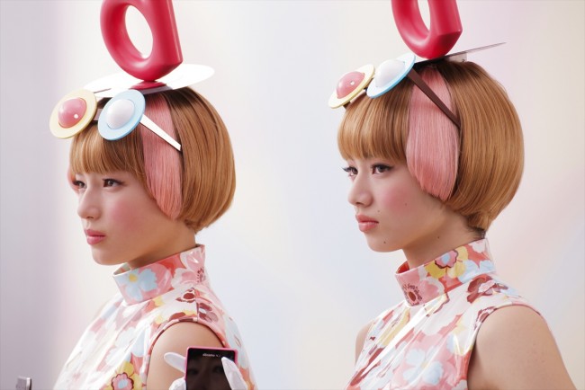 E Girls石井杏奈と小松菜奈がユニット結成 可愛すぎる衣装で不思議ダンス披露 14年3月10日 エンタメ ニュース クランクイン