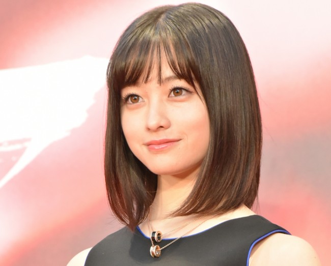 橋本環奈の 美しい背中 があらわ 色っぽい 大人の美 の声 18年8月22日 エンタメ ニュース クランクイン