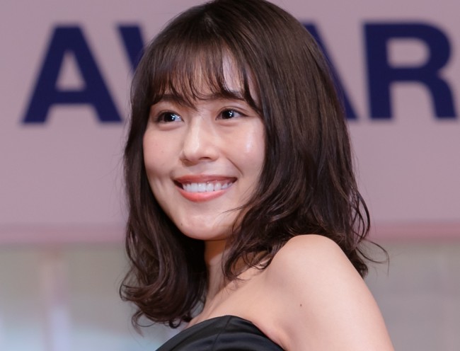 有村架純に壁ドン 明日海りお イケメンすぎる オフショットに カッコよすぎ の声 21年5月21日 エンタメ ニュース クランクイン