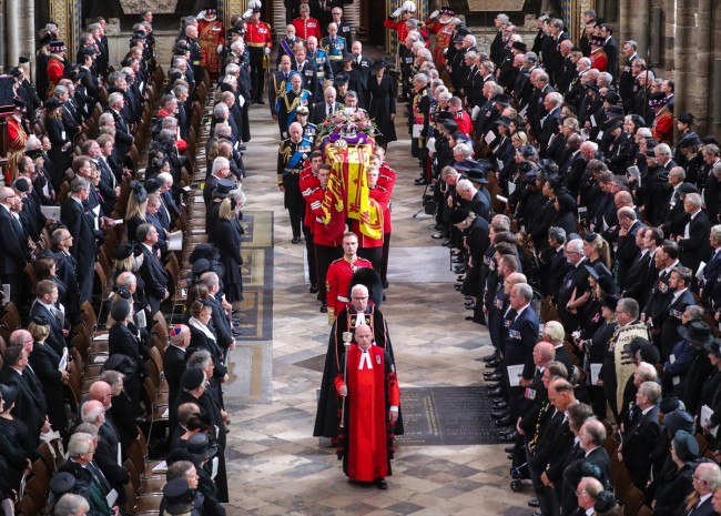 英エリザベス女王の国葬が執り行われる フィリップ殿下との愛情しのばせる一面も 22年9月日 セレブ ゴシップ ニュース クランクイン
